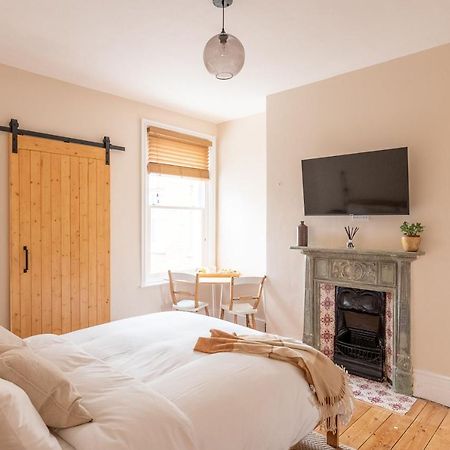 Doghouse Margate Bed & Breakfast ภายนอก รูปภาพ