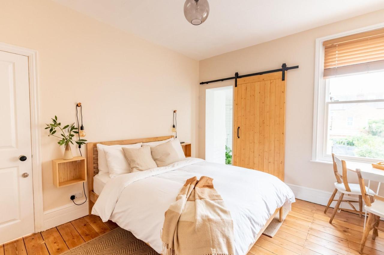 Doghouse Margate Bed & Breakfast ภายนอก รูปภาพ