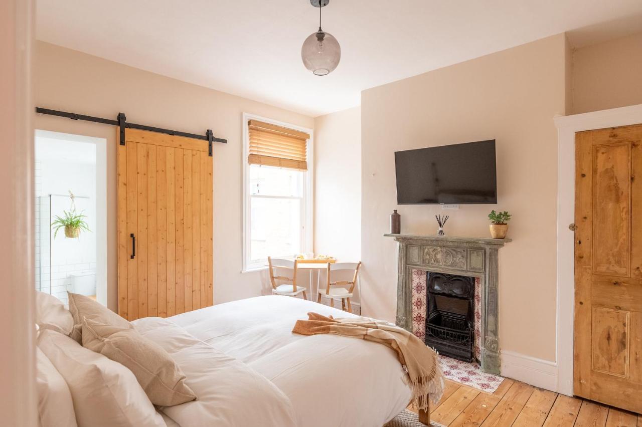 Doghouse Margate Bed & Breakfast ภายนอก รูปภาพ